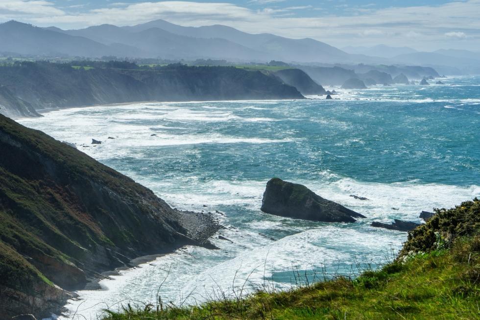 خط ساحلی دراماتیک در آستوریاس، اسپانیا