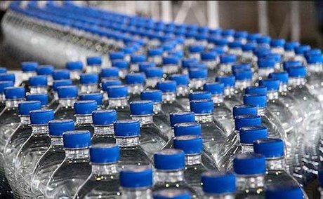 گلایه های مدیرعامل یک شرکت تعاونی از افزایش 6 برابری قیمت مواد اولیه بطری آب معدنی