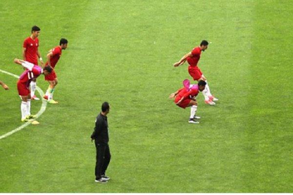 تمرین پرفشار تیم فوتبال جوانان در حضور سردار آزمون تمرین پرفشار تیم فوتبال جوانان در حضور سردار آزمون