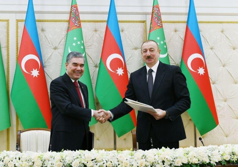 خبرنگاران امضای 20 سند همکاری میان جمهوری آذربایجان و ترکمنستان خبرنگاران امضای 20 سند همکاری میان جمهوری آذربایجان و ترکمنستان